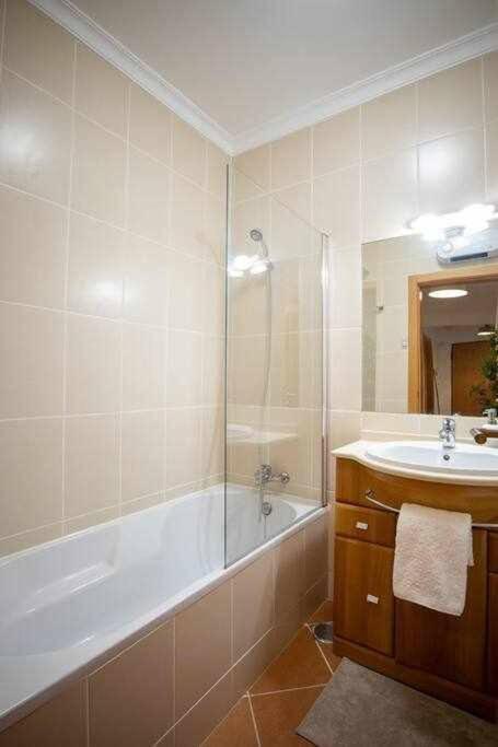 Modern 3Br Apt W/ Lg Terrace, Bbq, Ac & Parking Tavira Eksteriør billede