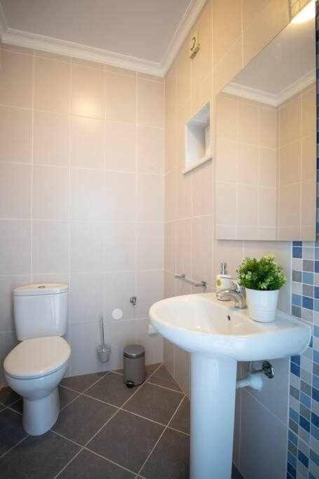 Modern 3Br Apt W/ Lg Terrace, Bbq, Ac & Parking Tavira Eksteriør billede